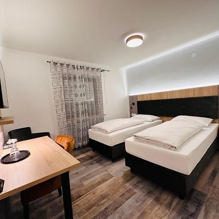 Hotel Franken Форххайм Экстерьер фото