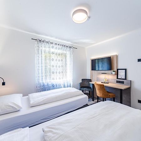 Hotel Franken Форххайм Экстерьер фото