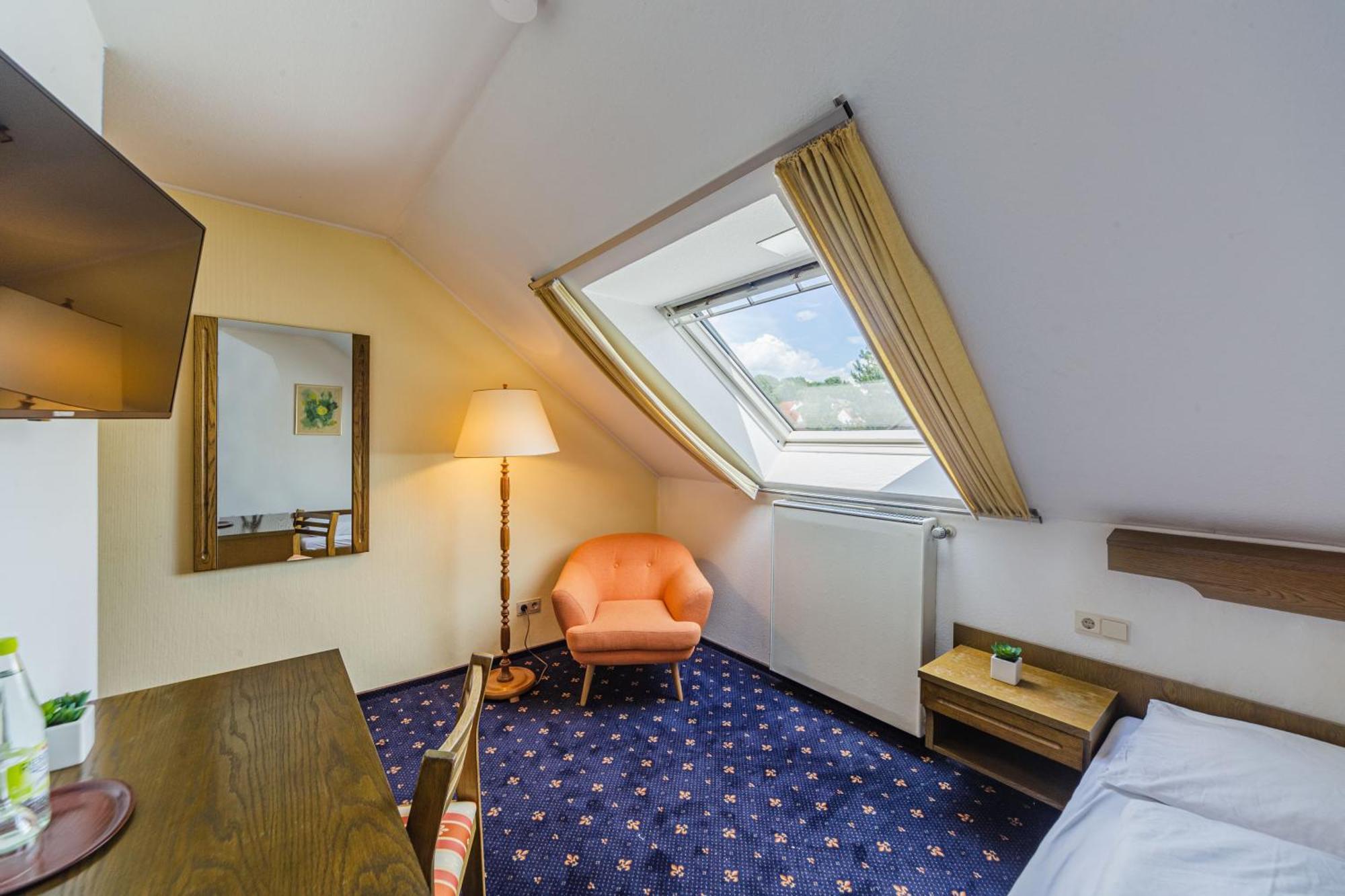 Hotel Franken Форххайм Экстерьер фото