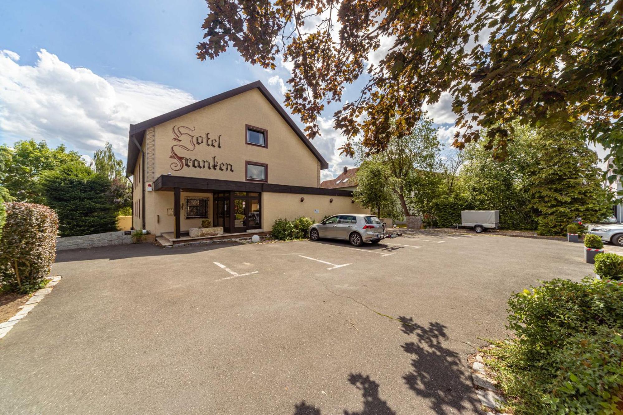 Hotel Franken Форххайм Экстерьер фото